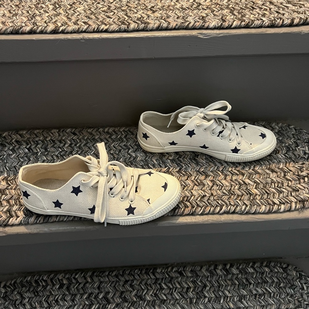 Sneakers - Picture 2 of 4